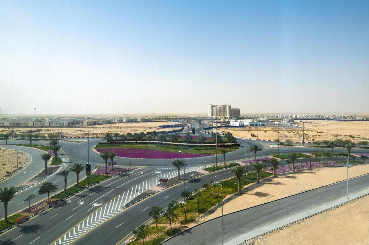 Holiday Inn Dubai Al-Maktoum Airport, an IHG Hotel Bagian luar foto