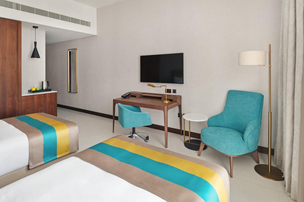 Holiday Inn Dubai Al-Maktoum Airport, an IHG Hotel Bagian luar foto