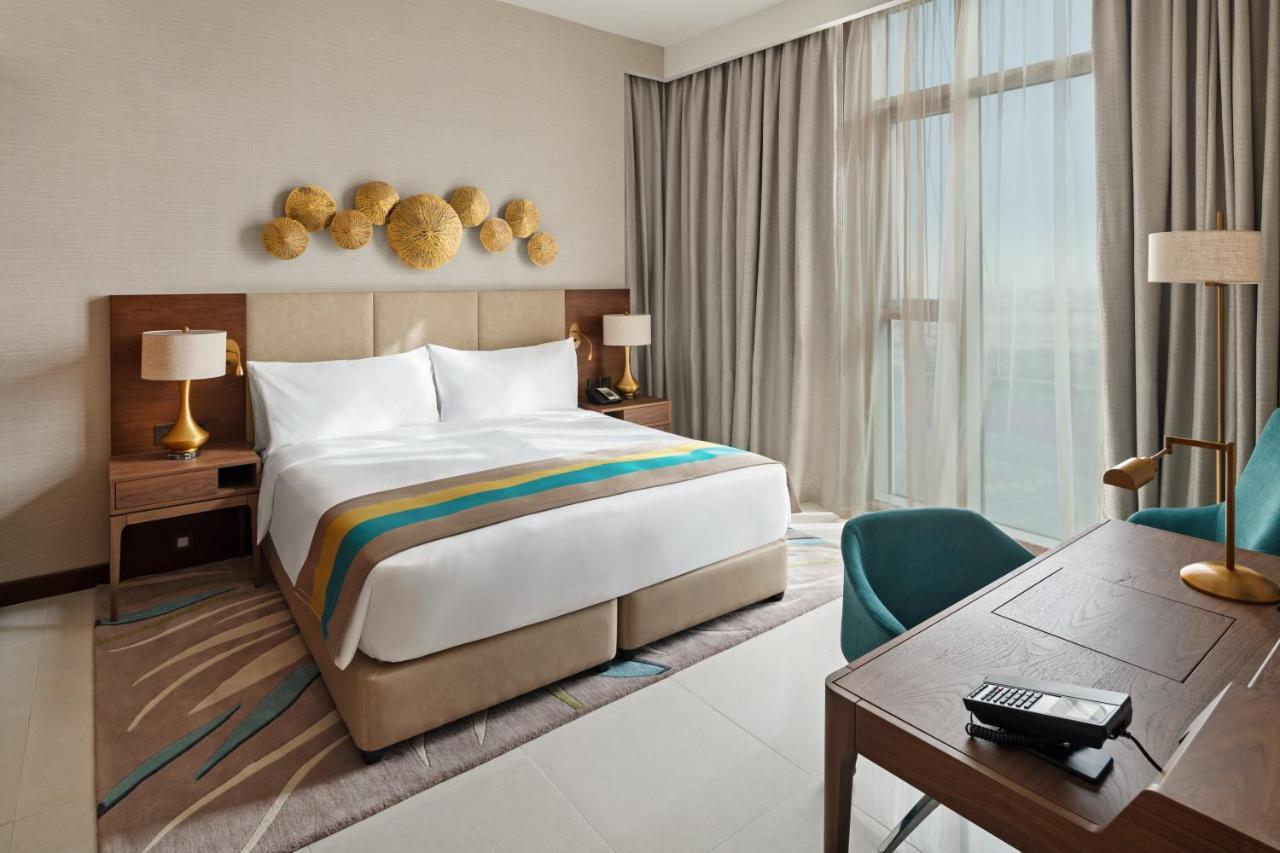 Holiday Inn Dubai Al-Maktoum Airport, an IHG Hotel Bagian luar foto