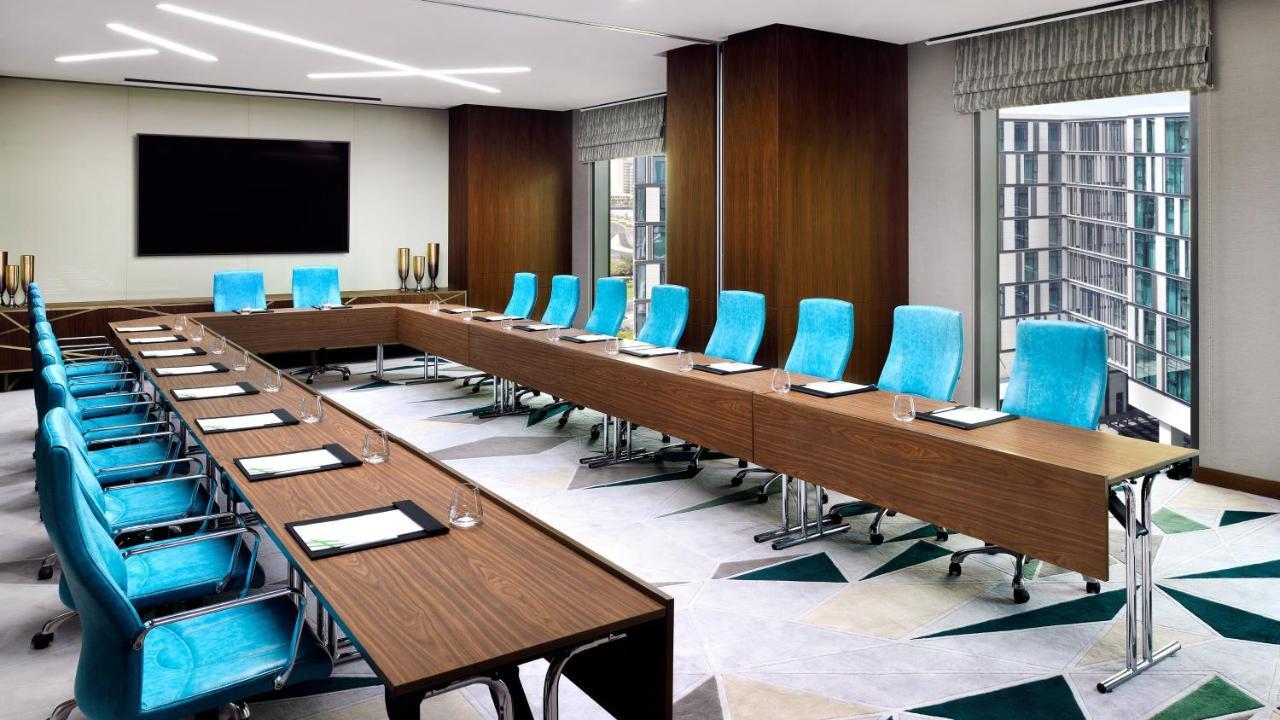 Holiday Inn Dubai Al-Maktoum Airport, an IHG Hotel Bagian luar foto