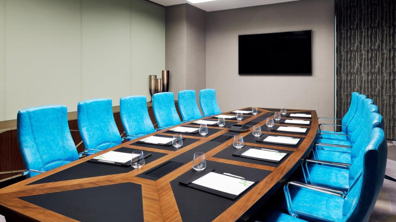 Holiday Inn Dubai Al-Maktoum Airport, an IHG Hotel Bagian luar foto