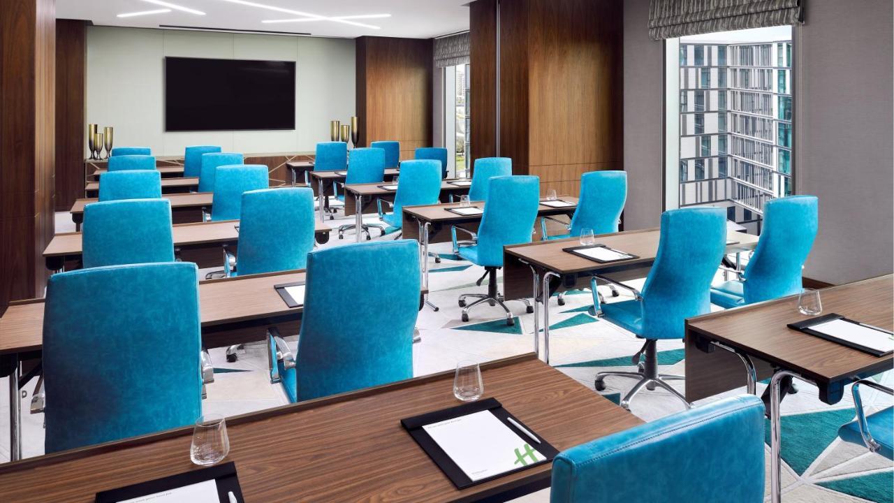Holiday Inn Dubai Al-Maktoum Airport, an IHG Hotel Bagian luar foto