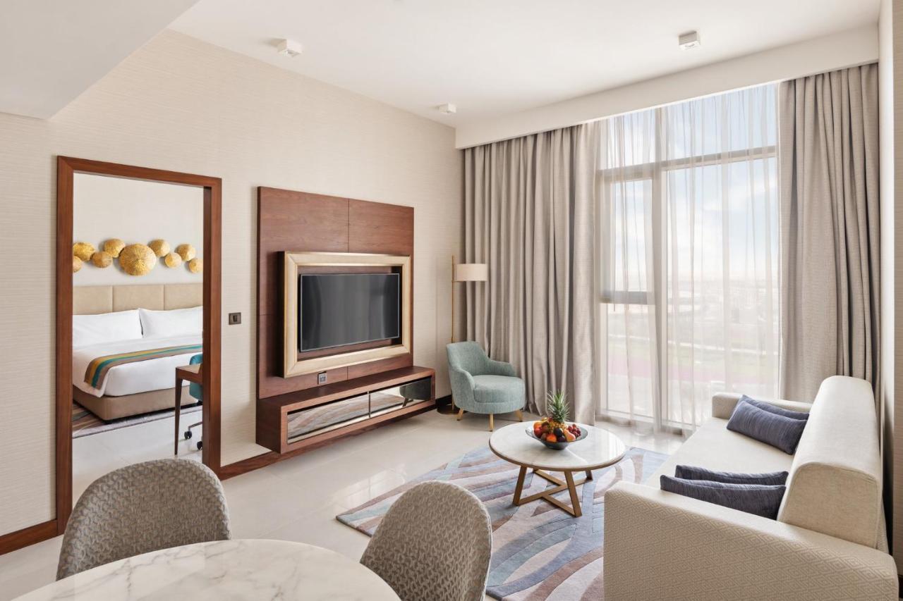 Holiday Inn Dubai Al-Maktoum Airport, an IHG Hotel Bagian luar foto