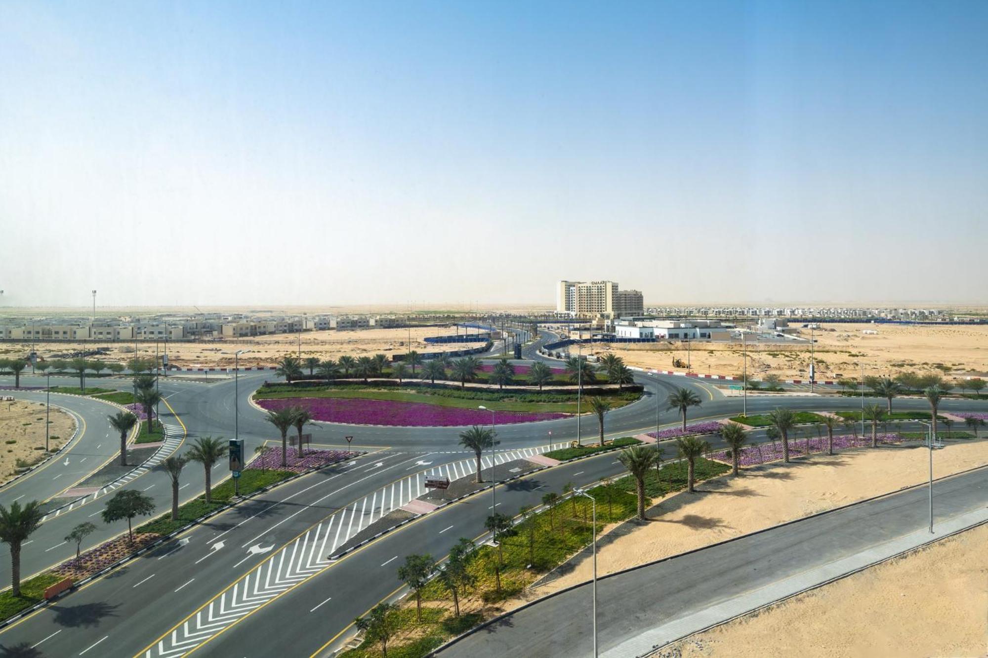 Holiday Inn Dubai Al-Maktoum Airport, an IHG Hotel Bagian luar foto