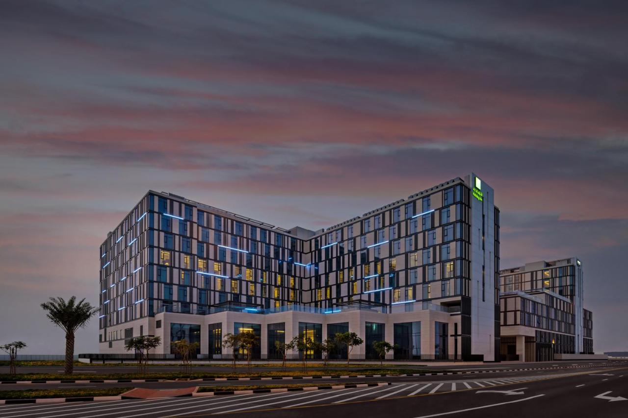 Holiday Inn Dubai Al-Maktoum Airport, an IHG Hotel Bagian luar foto